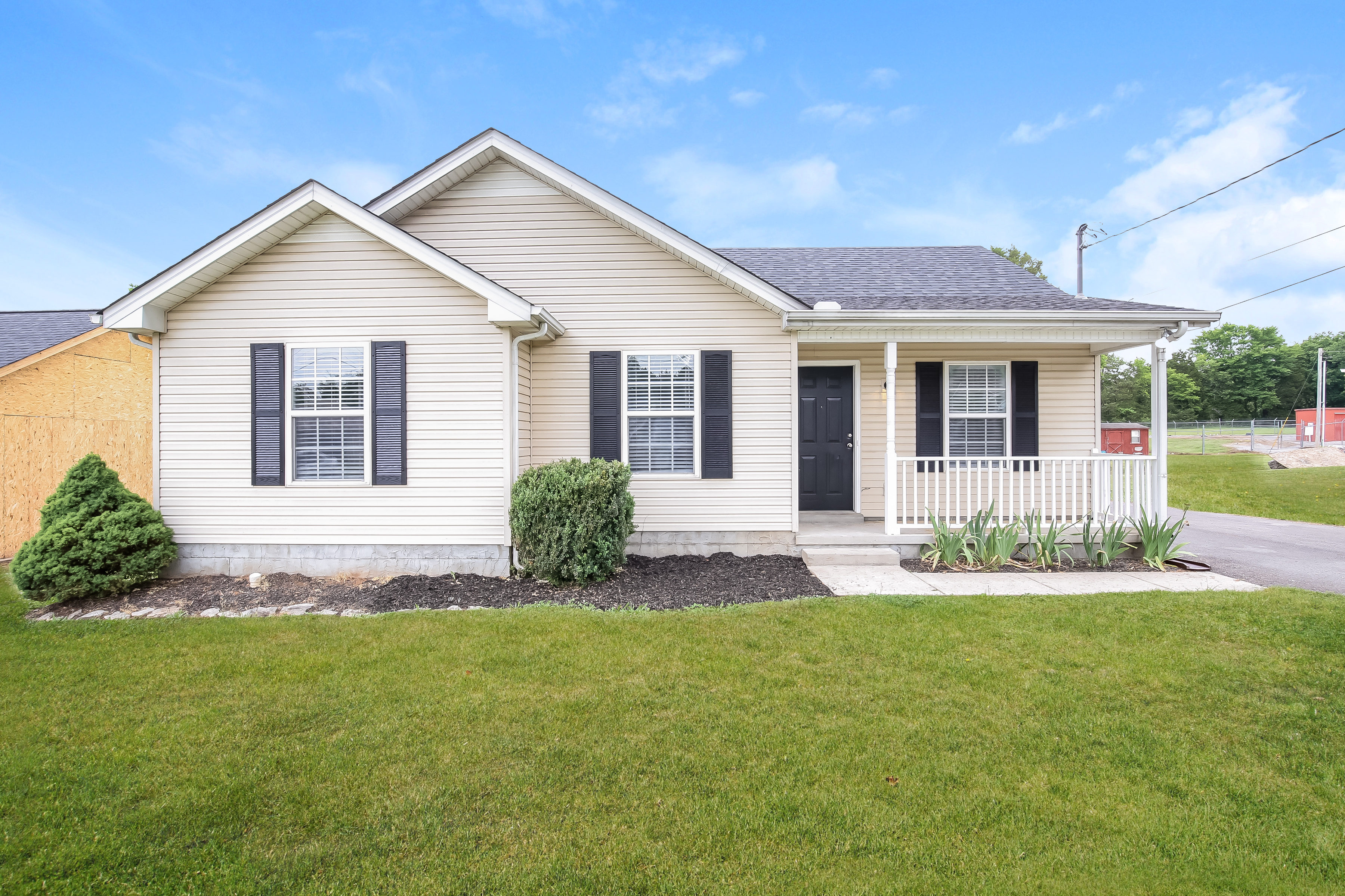 352 ROYAL GARDEN DR MURFREESBORO, TN 37130